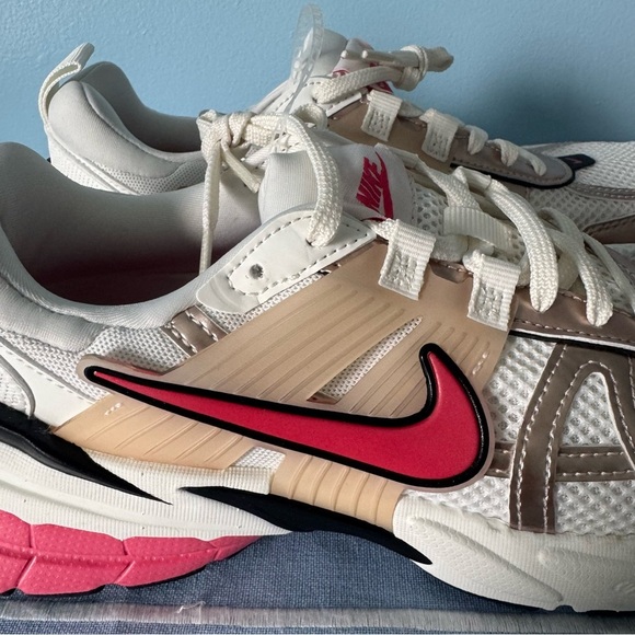 NEW Nike V2K Run Women’s Guava Ice/Aster Pink Sneakers Size 9 - Picture 5 of 8